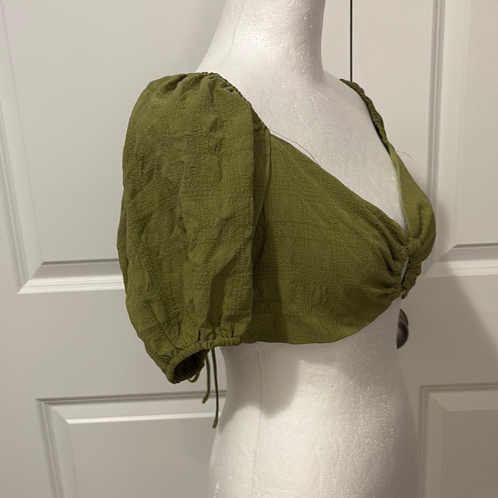 HYFVE Olive Puff Sleeve Blouse. Medium. - Picture 4 of 7
